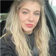 Llevo desde los 13 años como estudiante de filosofía por mi cuenta. No tengo ningún título relacionado pero es uno de mis grandes hobbies y se que podría ayudar